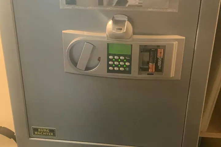 Intervention sur la serrure électronique d’un coffre-fort