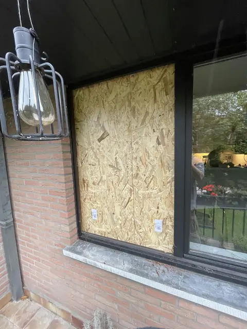 Après : Châssis fermé par un panneau OSB vissé